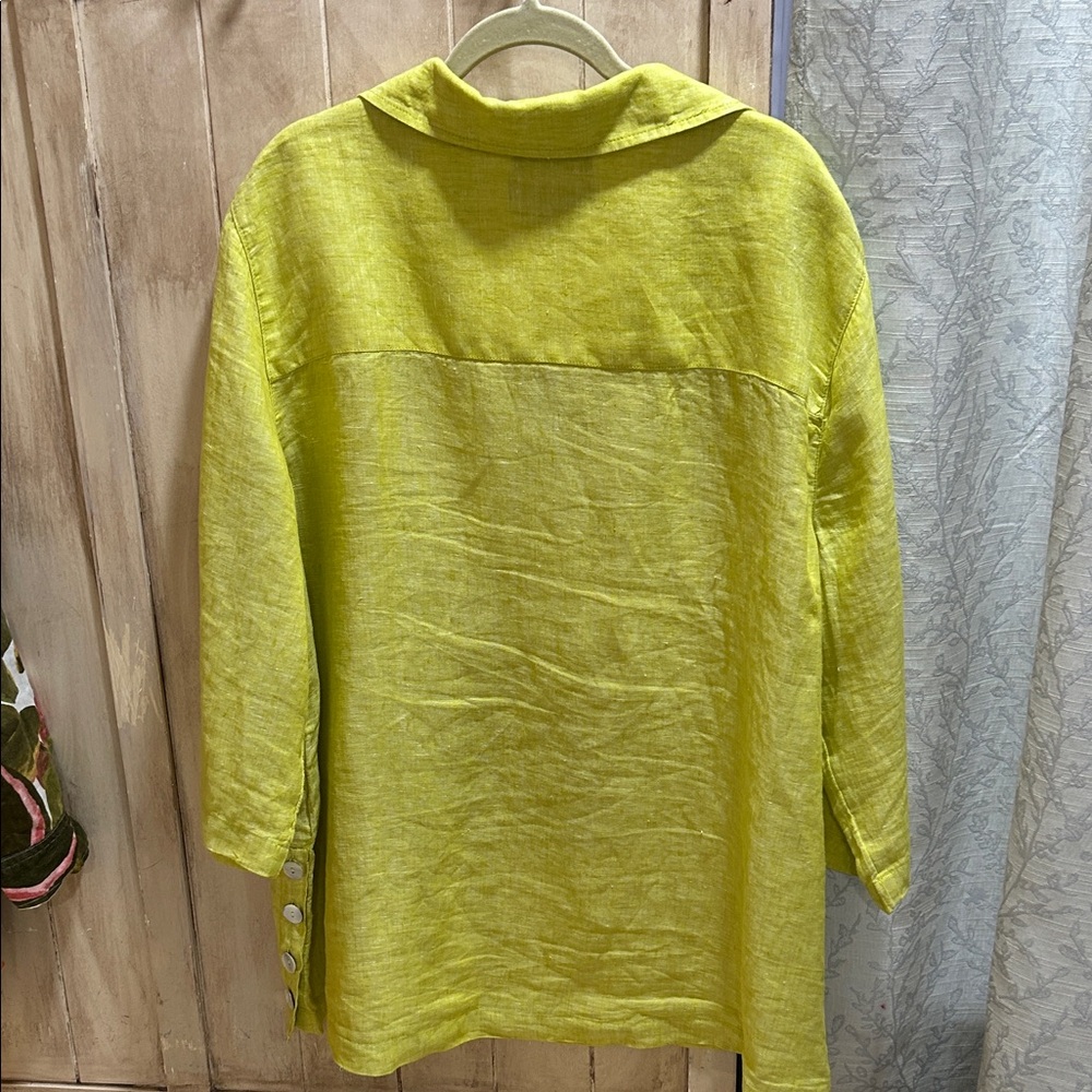 Tahari-Chartreuse and Multicolor Leaf Print Ladies 100 % Linen Shirts - Picture 10 of 12